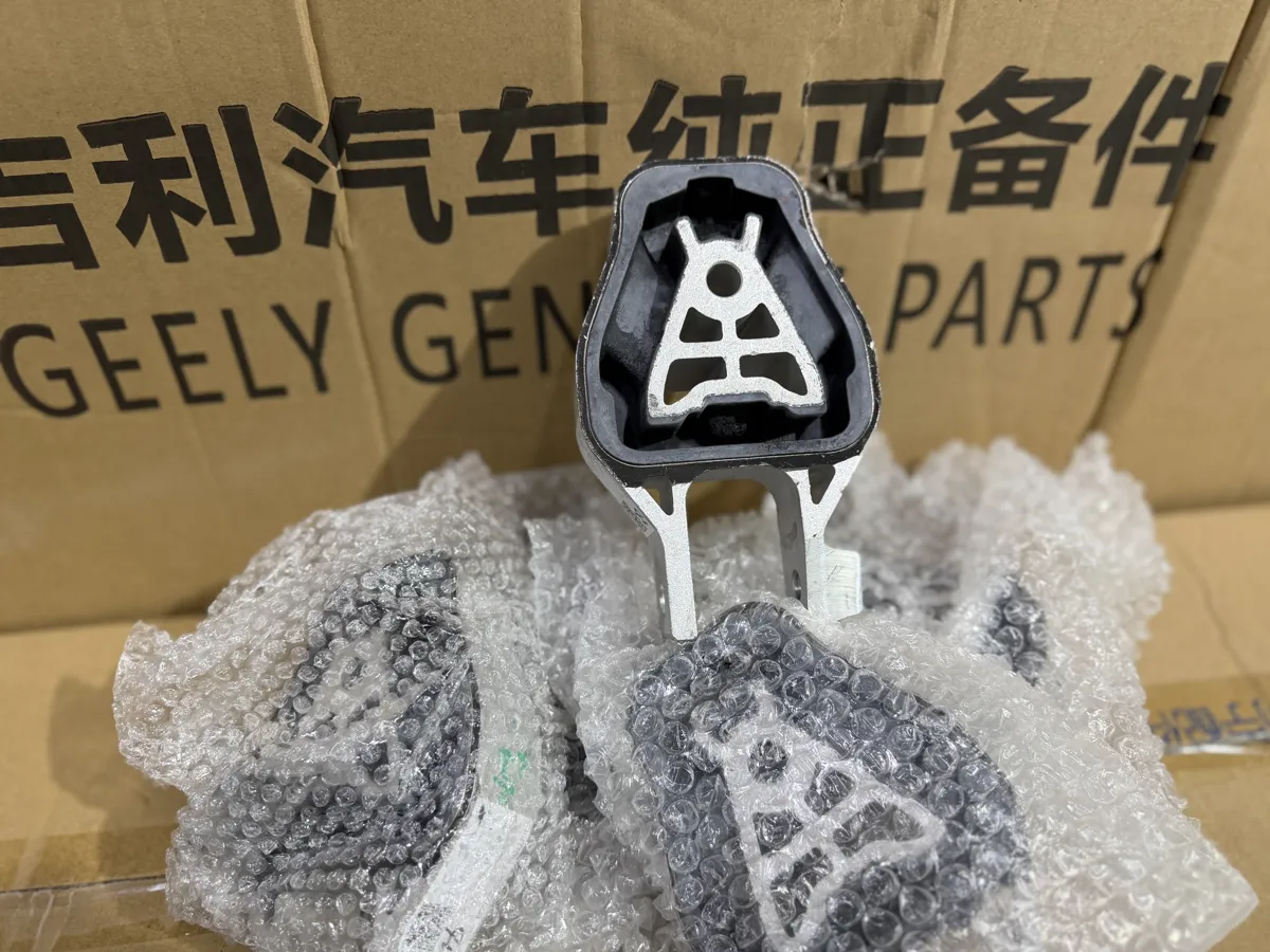 Опора двс задняя левая Geely Monjaro