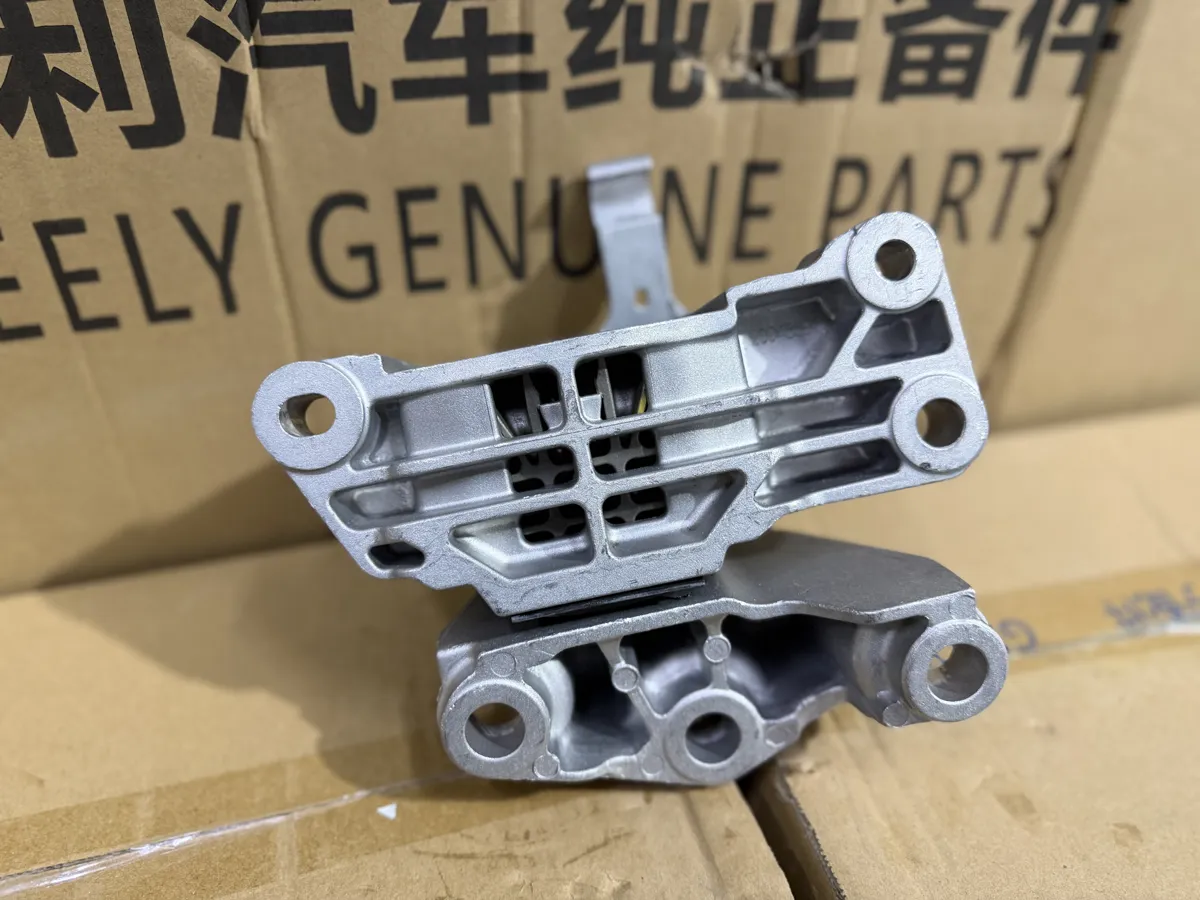 Опора двс левая Geely Monjaro KX11