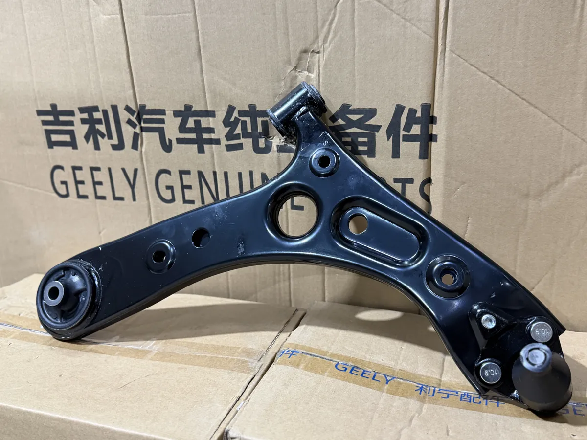 Рычаг подвески передний правый Geely Emgrand SS11