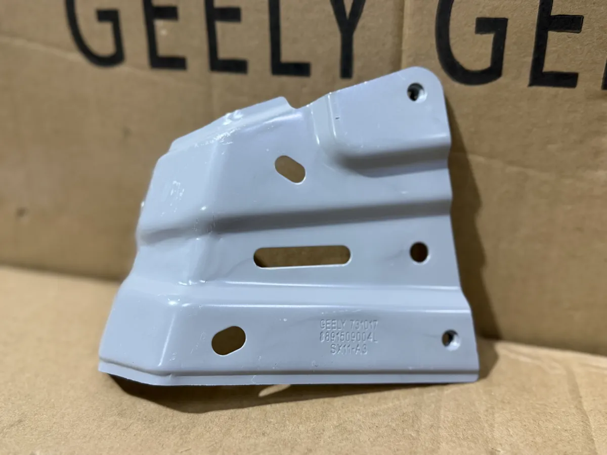 Кронштейн крыла передний левый geely Coolray NEW