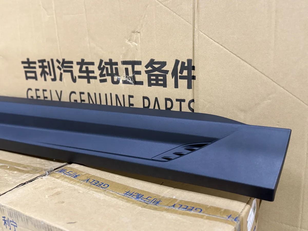Молдинг двери geely Coolray