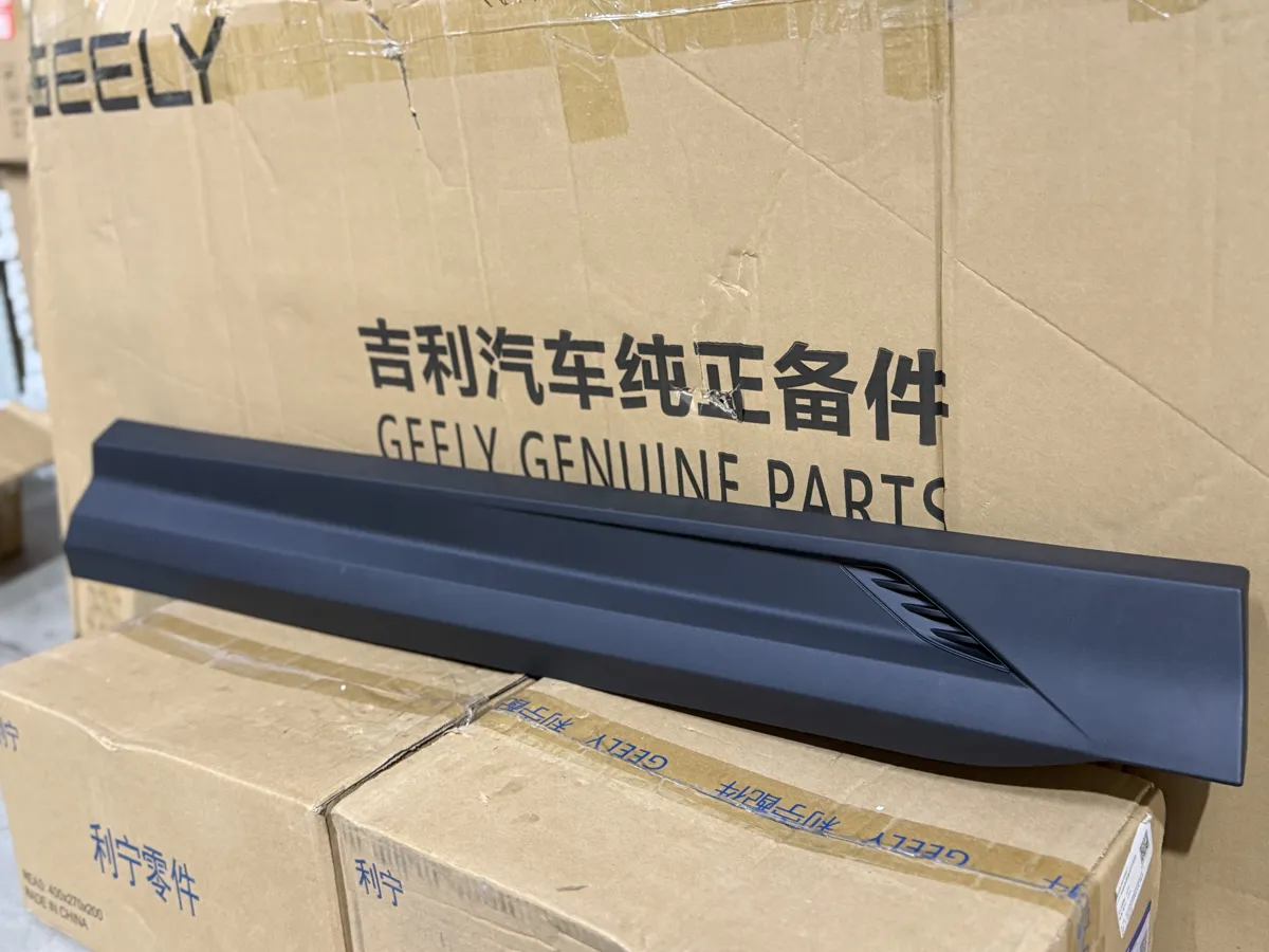 Молдинг двери geely Coolray NEW