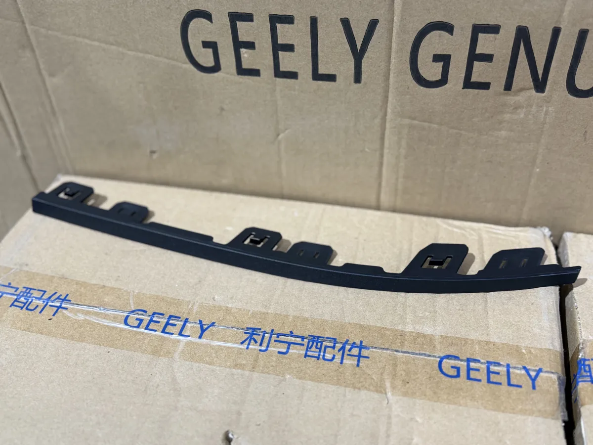 Накладка бампера передняя Geely Atlas Pro