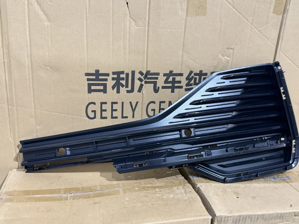 Решетка бампера левая Geely Monjaro