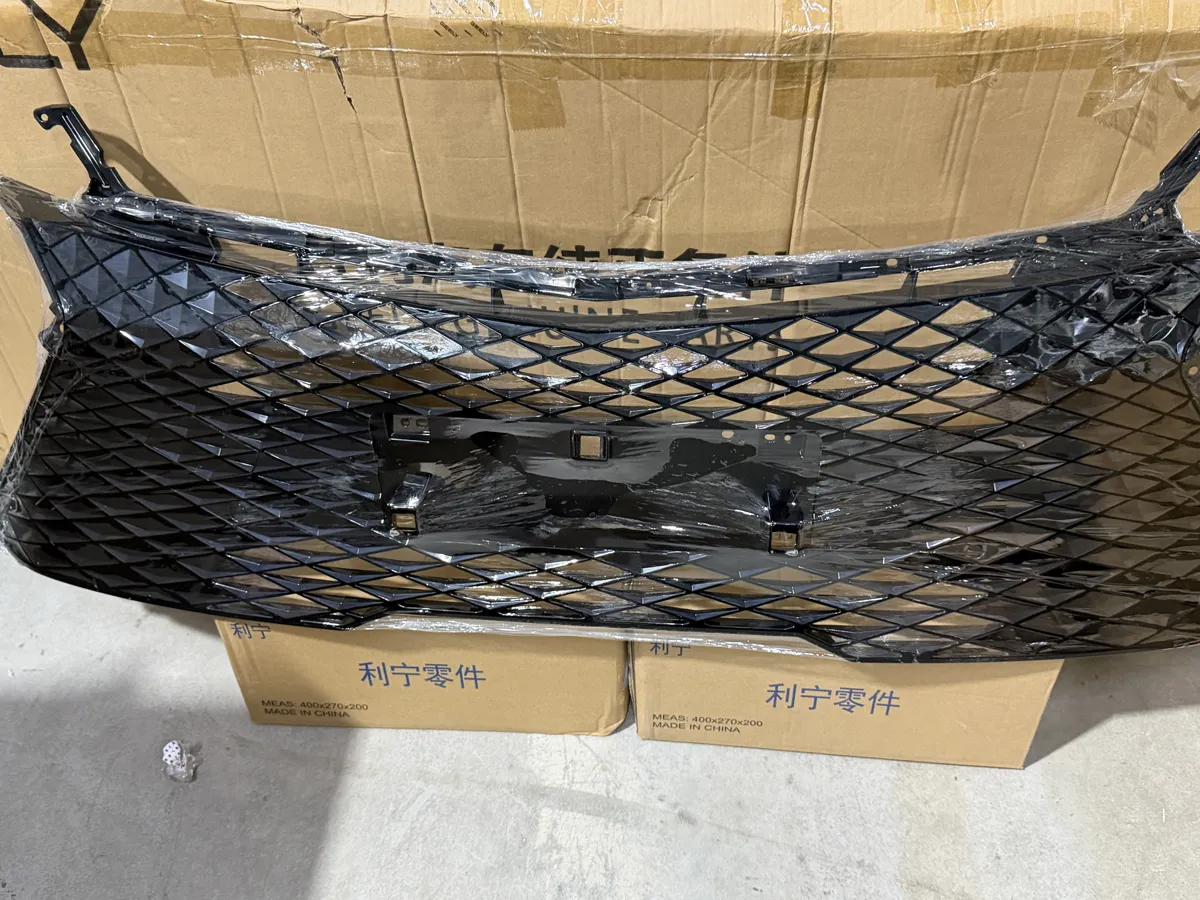 Решетка бампера передняя geely Coolray
