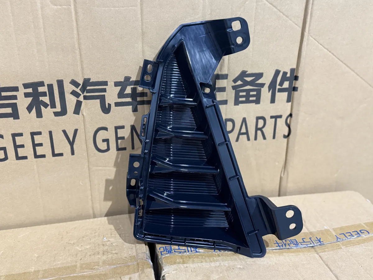 Решетка бампера geely Coolray NEW