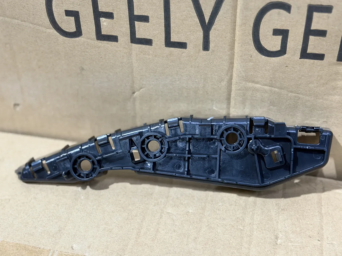 Кронштейн бампера передний правый Geely Cityray