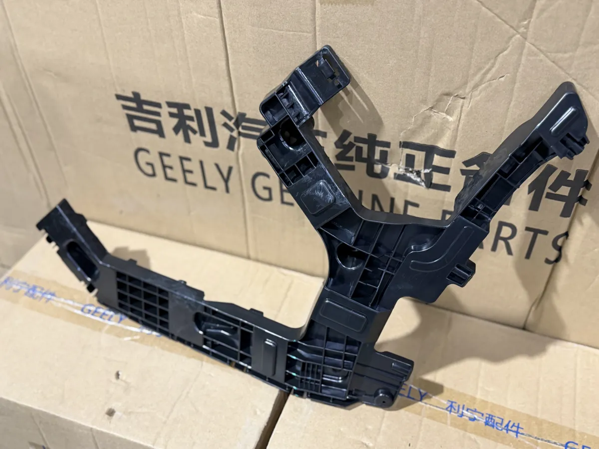 Кронштейн бампера задний левый Geely Monjaro KX11