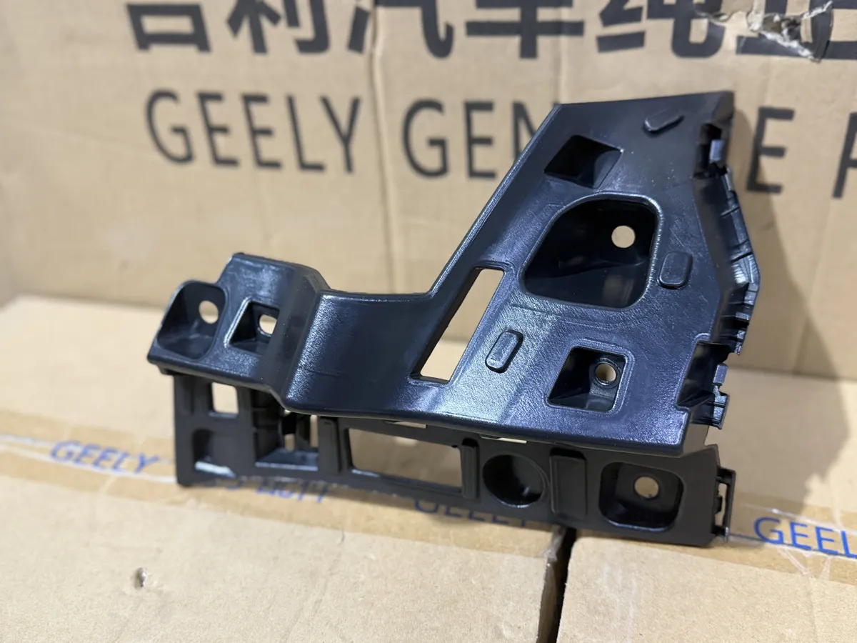 Кронштейн бампера задний левый geely Coolray