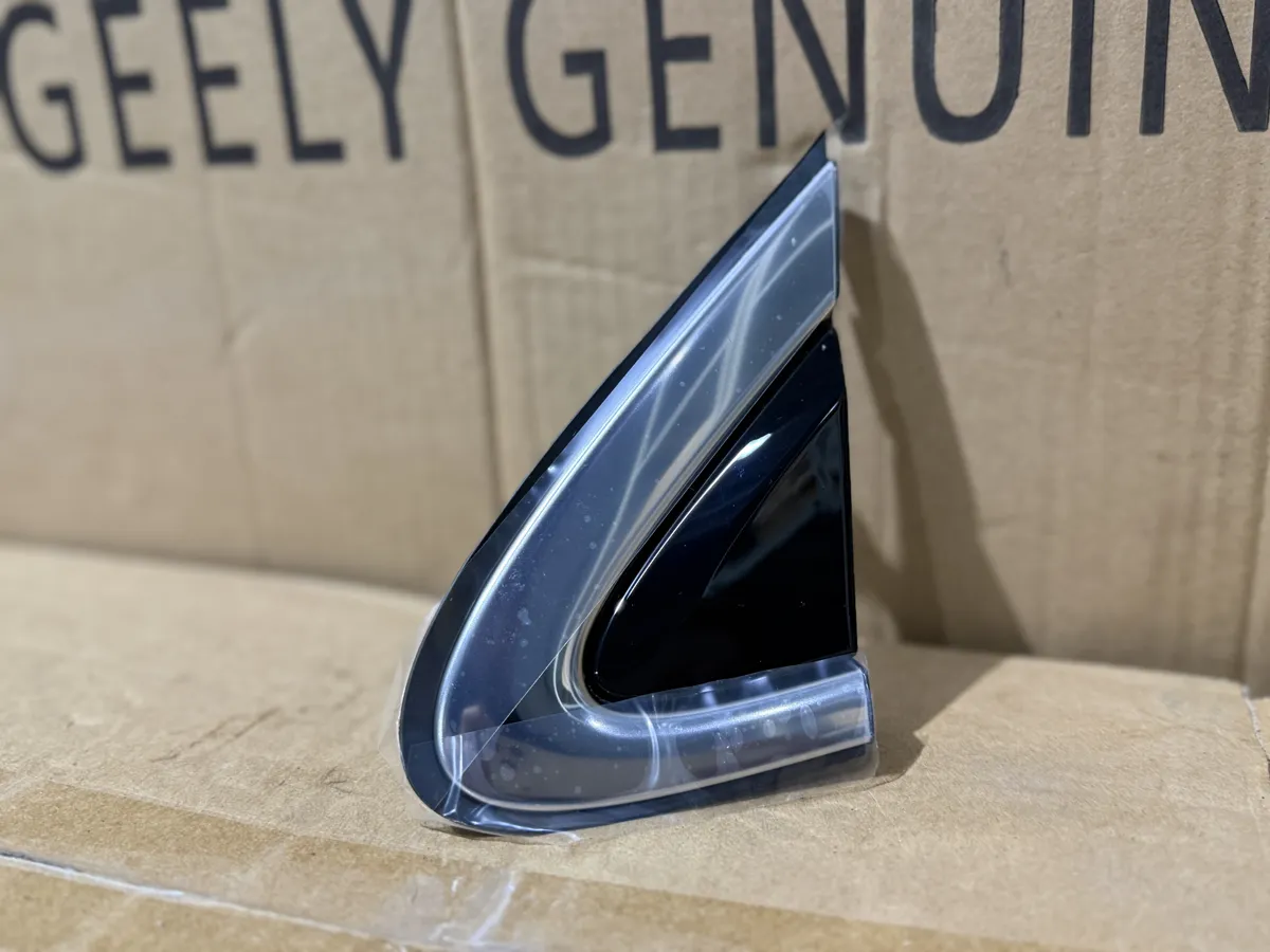 Уголок крыла левый Geely Coolray