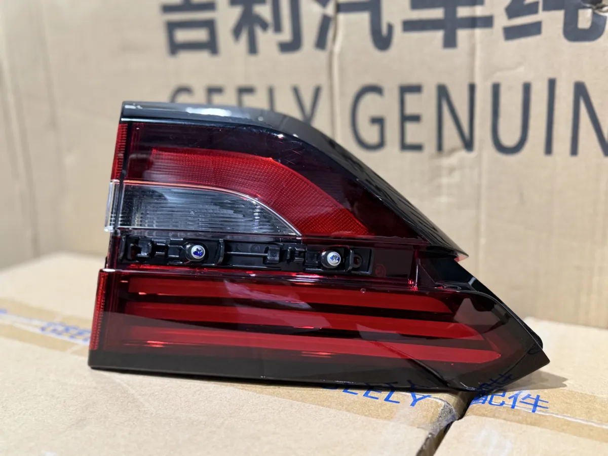 Фонарь внутренний задний правый Geely Coolray