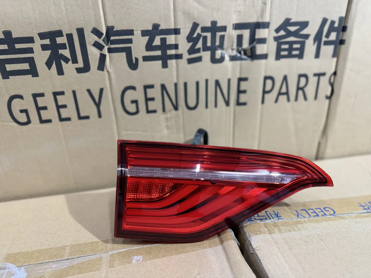 Фонарь внутренний задний левый Geely Tugella FY11