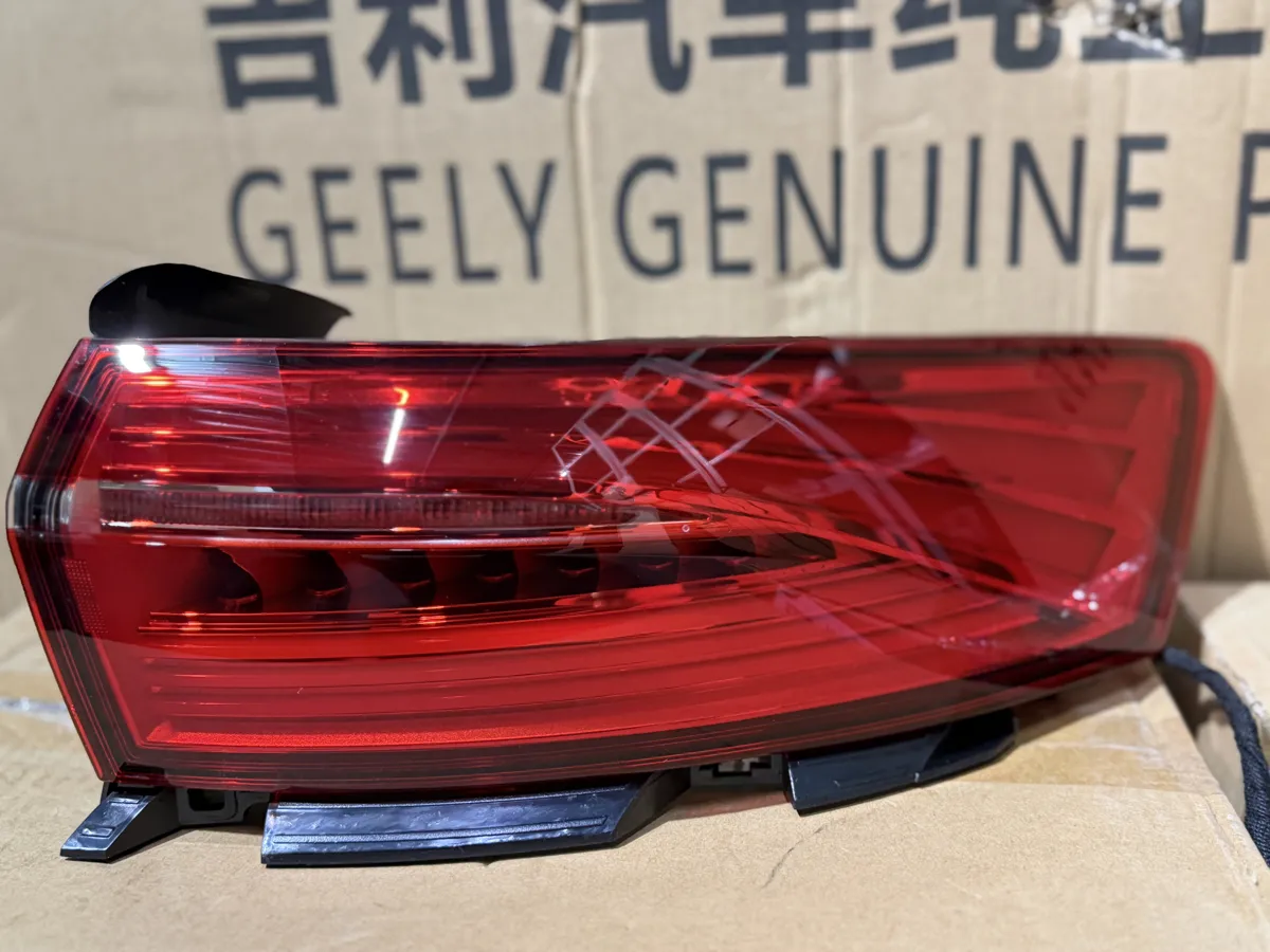 Фонарь наружный задний правый Geely Tugella FY11
