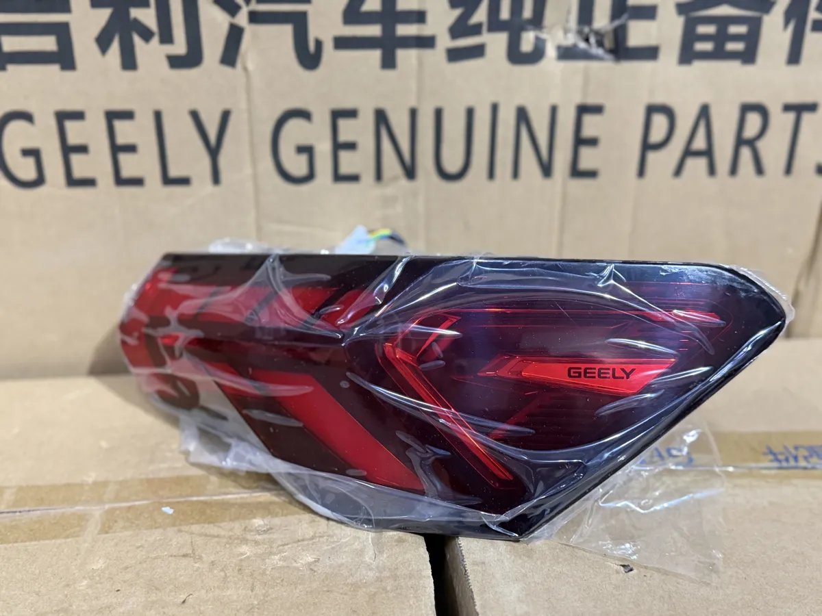 Фонарь задний правый geely Coolray